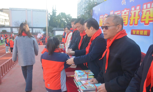 汉川市田二河镇二河小学阅读区