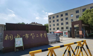 大槐树镇二中阅读区