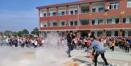 汉川市回龙镇回龙中心小学阅读区