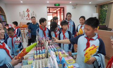 城西中心小学阅读区