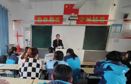 大槐树镇冯张中学阅读区