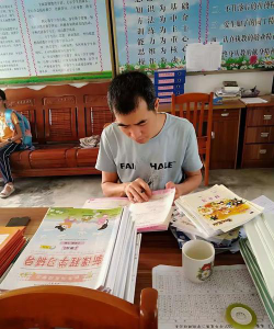 良垌镇春蕾小学象路教学点阅读区