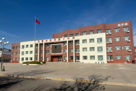 丹东市第十中学阅读区