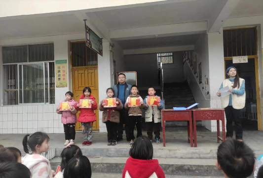 清丰县高堡乡孟固中心小学阅读区