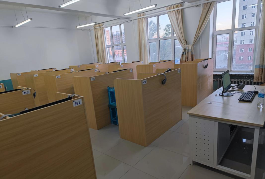 朝鲜族中学阅读区