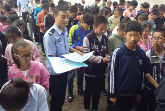 崇信县新窑镇矿区中学阅读区