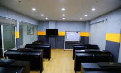 德令哈赴瑞艺术培训有限公司阅读区