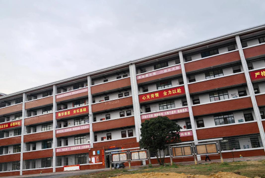 振江镇九年一费制学校阅读区