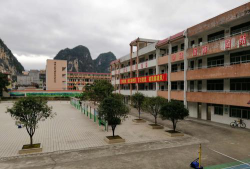 崇信县黄花乡黄花中学阅读区