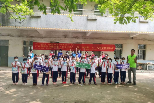 廉江市石岭镇苏茅角小学盘龙塘教学点阅读区