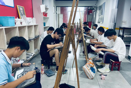 瑞昌市传人美术培训中心有限公司阅读区