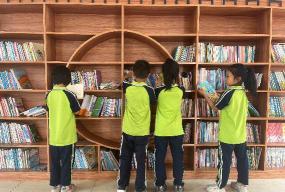 石角镇中心小学阅读区