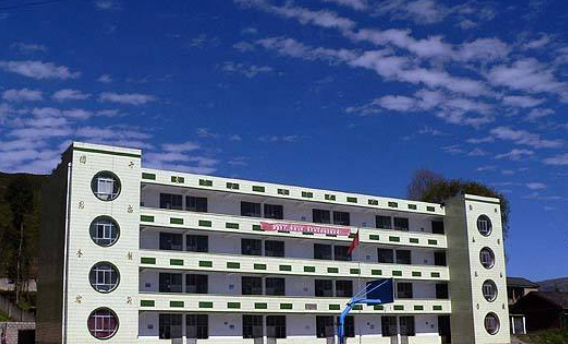 四川拖觉中学