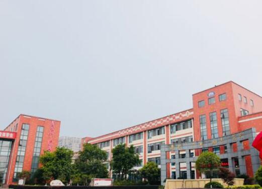什邡雍城中学