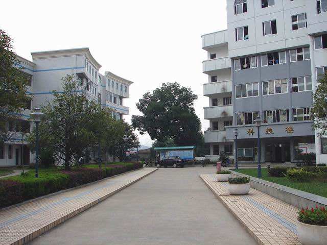 大邑县鹤鸣乡初级中学
