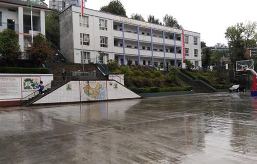 万源市第二中学校
