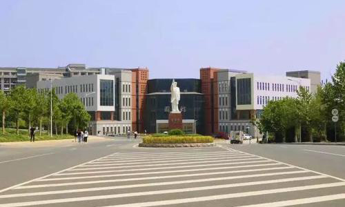 大连市财经学校