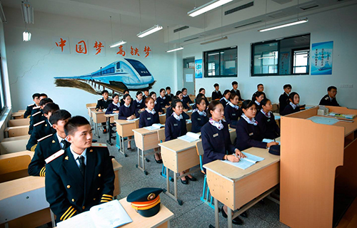 昆明高铁学校
