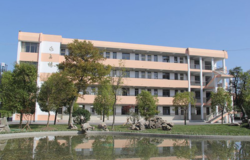 遵义县团泽镇九龙初级中学