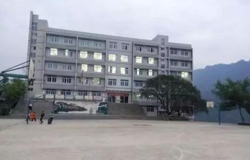 鹿角中学