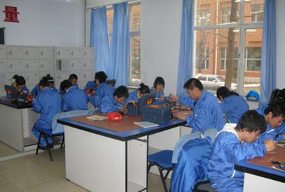新疆汽修学校