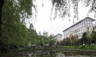 崇州市三江镇中学