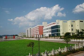 长寿县凤城中学校
