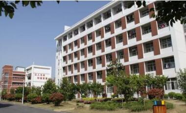 广汉市万福镇中学校