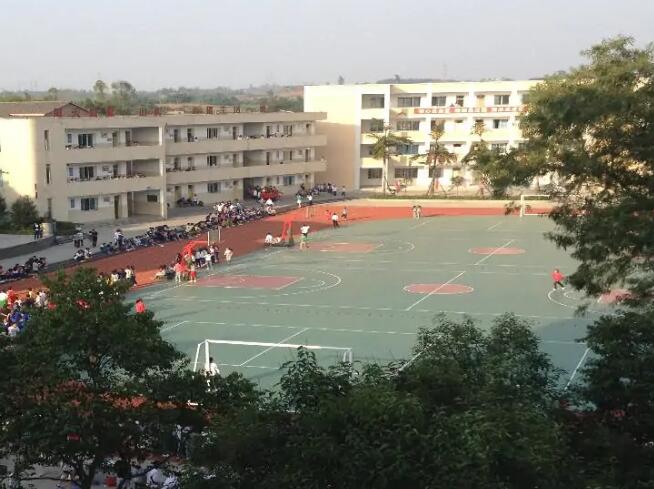 广汉市新华镇中学