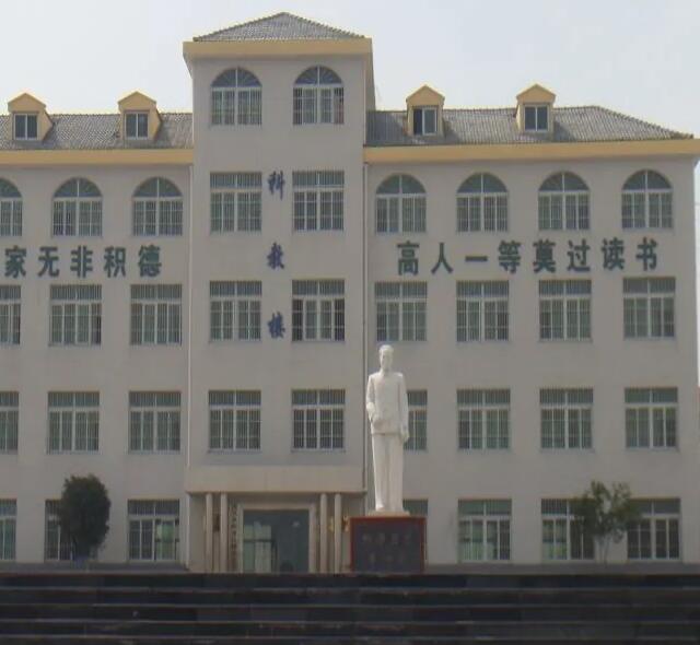 团风县李四光中学